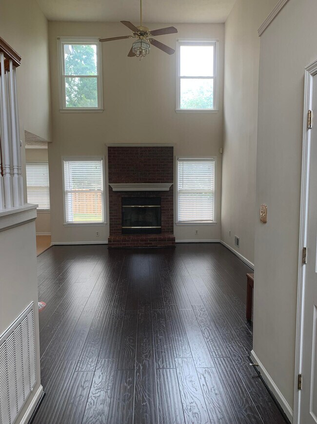 Building Photo - 3692 White Pine Dr