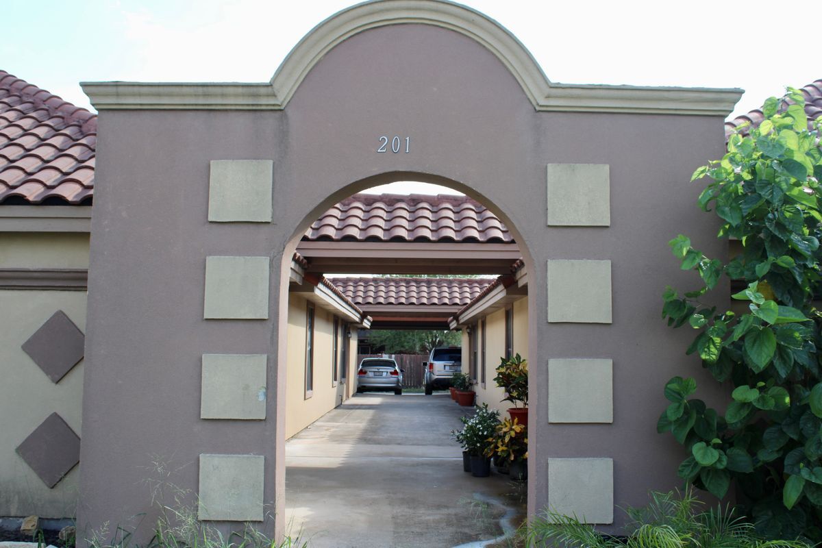 Foto principal - 201 S Ridge Ln