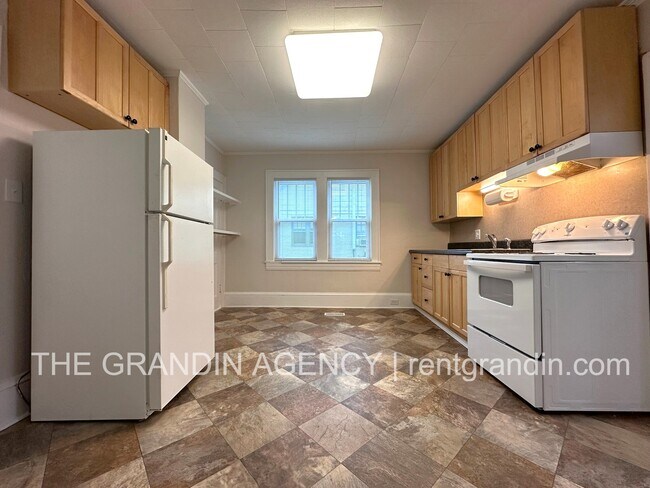 Building Photo - 2818 Burton Ave NW