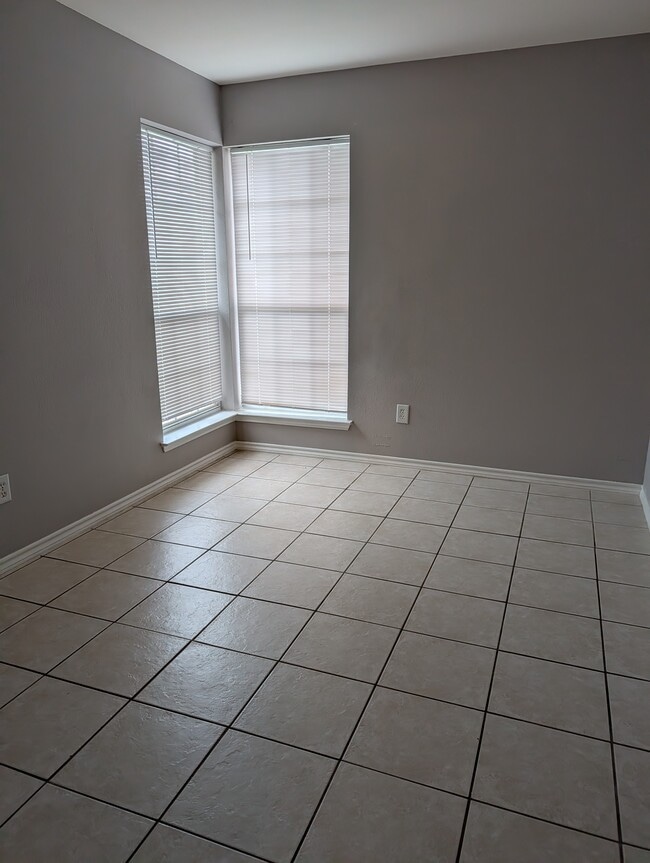 Building Photo - 1707 Tina Marie Rd