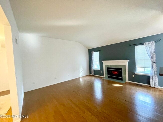 Building Photo - 220 Middie Ln