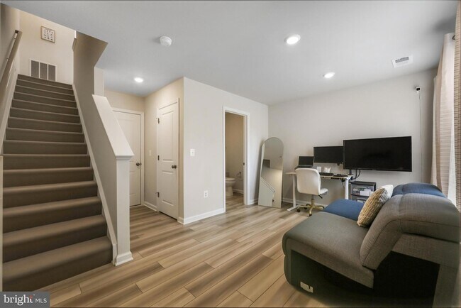 Foto del edificio - 51 Short Br Dr