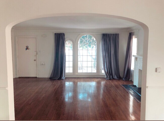 Foto del edificio - 1076 S Redondo Blvd