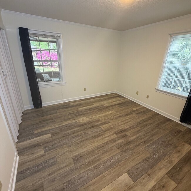Foto del edificio - 3208 Ellsworth Dr