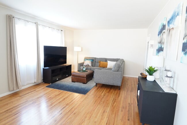 Building Photo - 15209 Florwood Ave