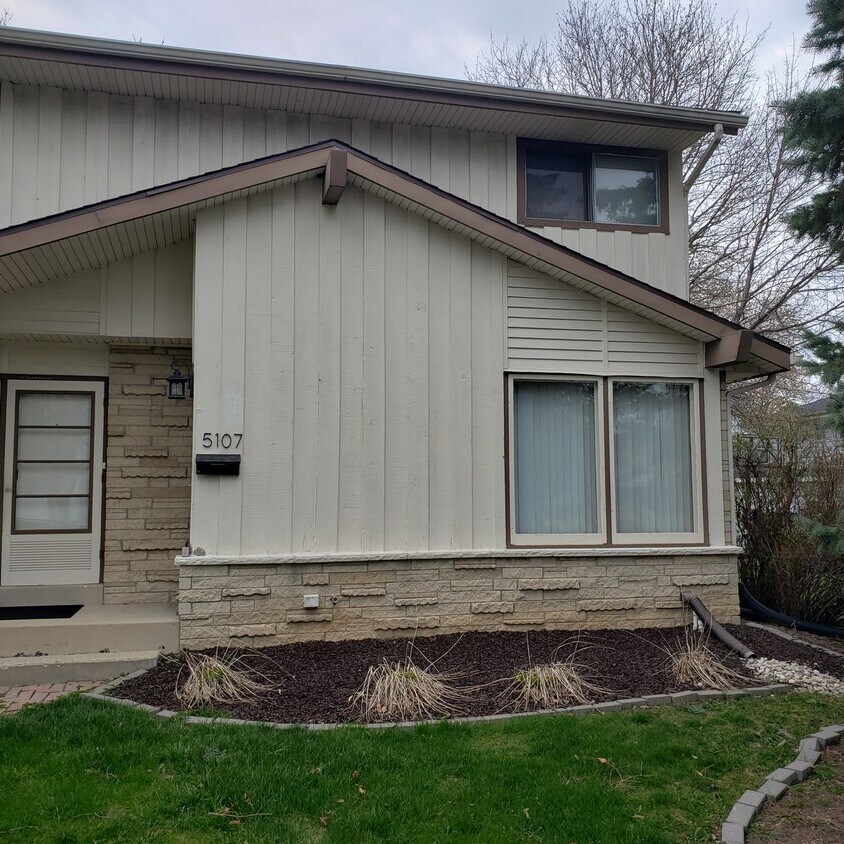 Primary Photo - 5107 Maplewood Dr. - 2 Bedroom Townhouse