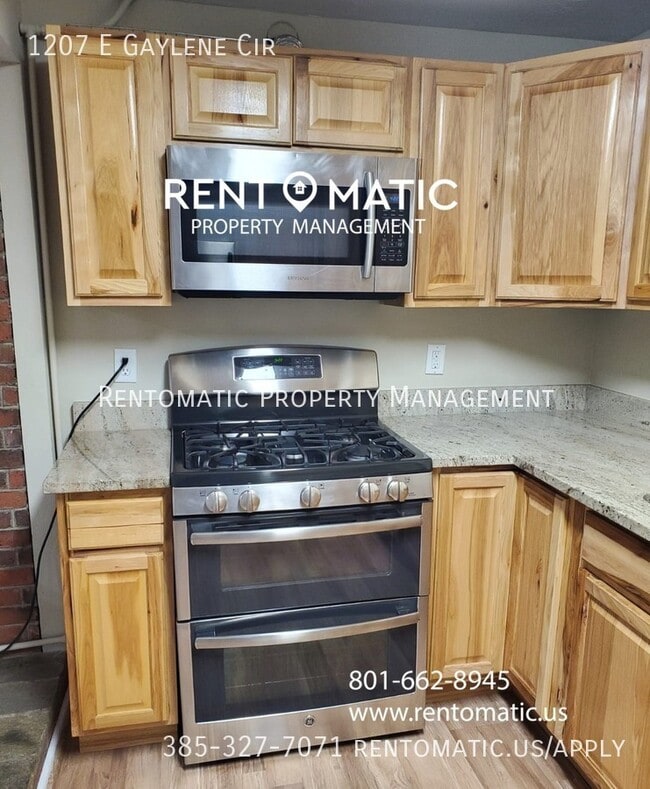 Building Photo - 1207 E Gaylene Cir