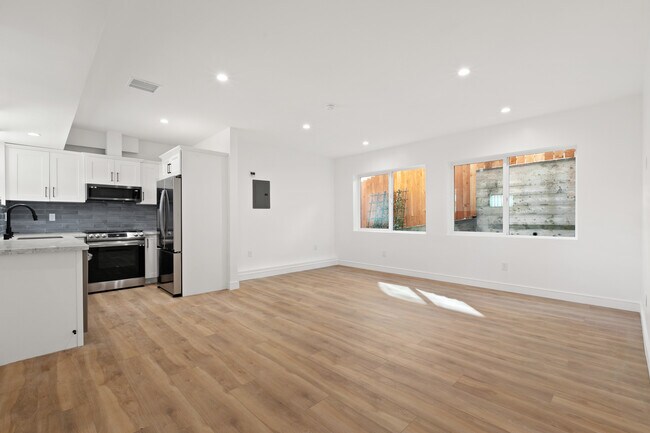 Foto del edificio - 8304 Pershing Dr
