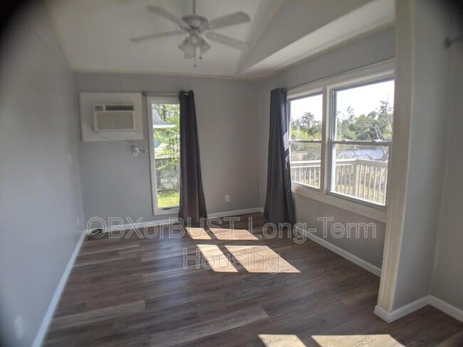 Building Photo - 987 W Kitty Hawk Rd