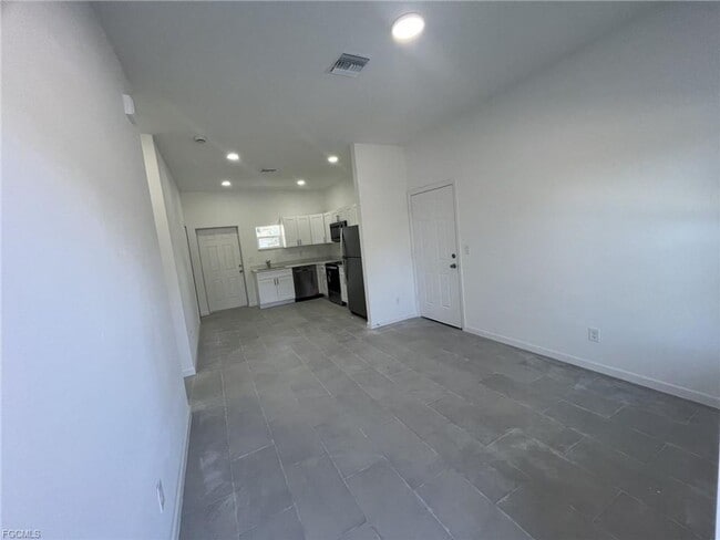 Foto del edificio - Brand new 2/1 -LARGE BACK YARD- LEHIGH ACRES