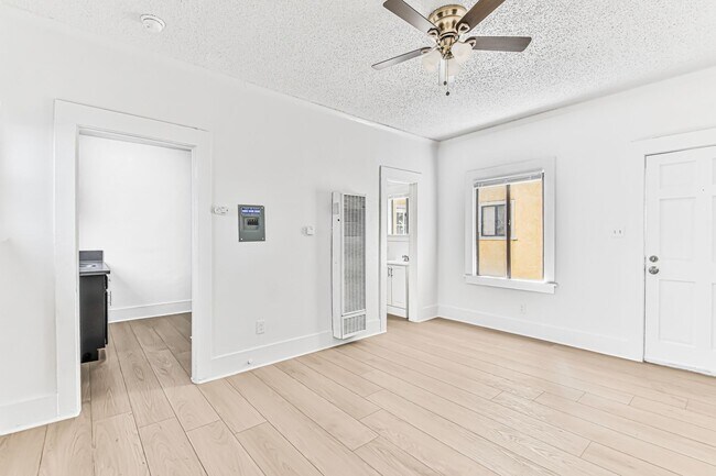 Foto del edificio - 1074 Obispo Ave