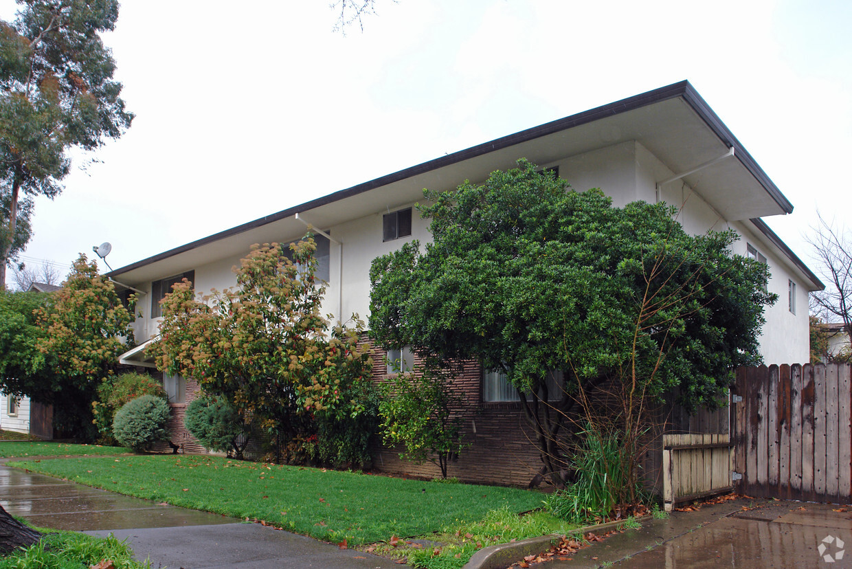 Primary Photo - 2417 Castro Way