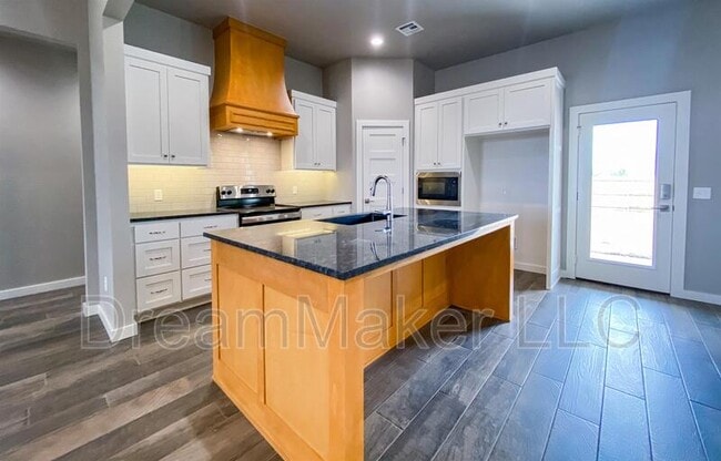 Building Photo - 917 Apple Blossom Way