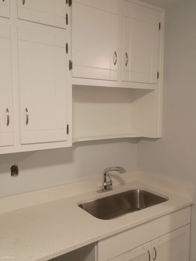 Building Photo - 2 br, 1 bath Duplex - 9255 Cedar Ridge Dri...