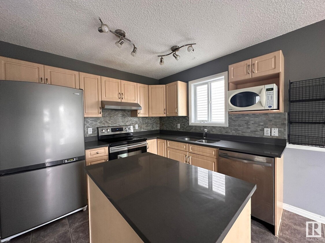 Photo principale - 1917-137B 37b Ave NW