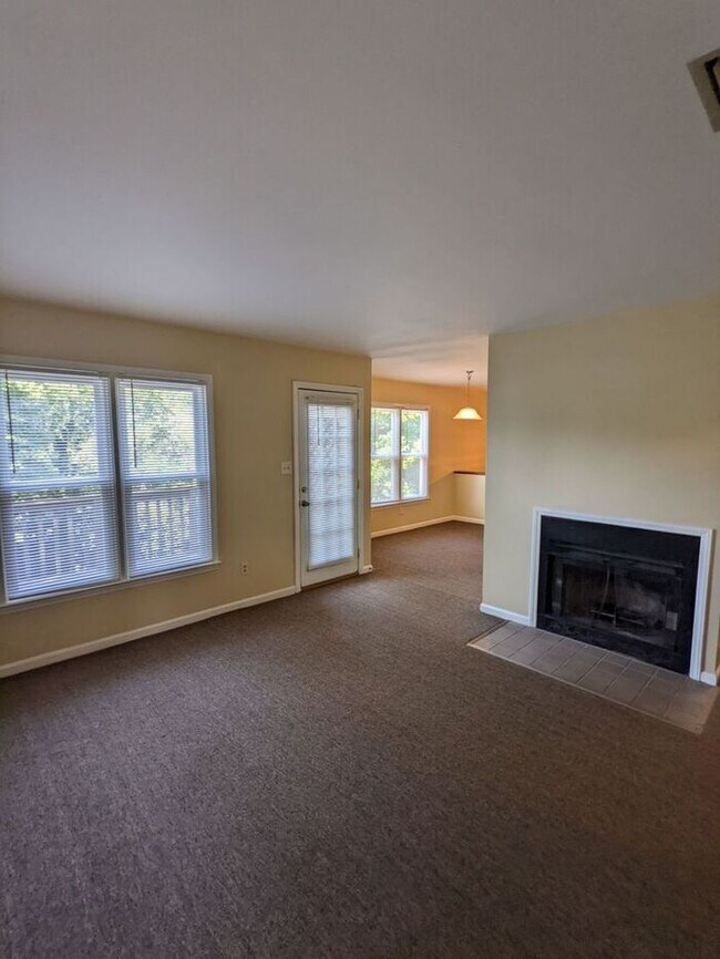 Foto del edificio - 2BD/2BA Condo Available Now in Hickory