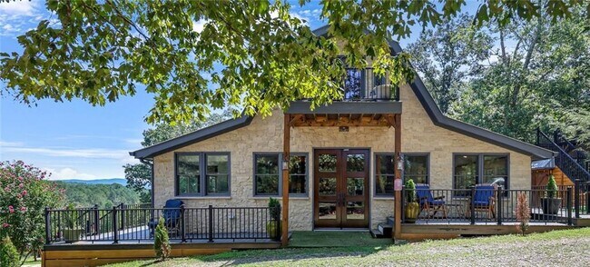 Building Photo - 268 Creek Bank Dr
