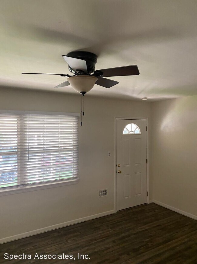 Foto del edificio - 3 br, 1 bath House - 3225 Montrose Ave.
