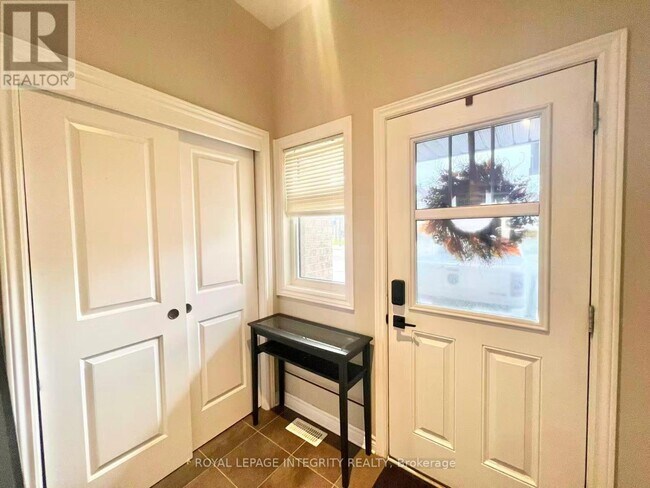 Photo du bâtiment - 518 Paine Ave