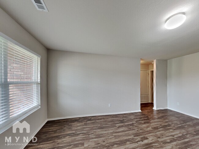 Foto del edificio - 307 Westwood Dr
