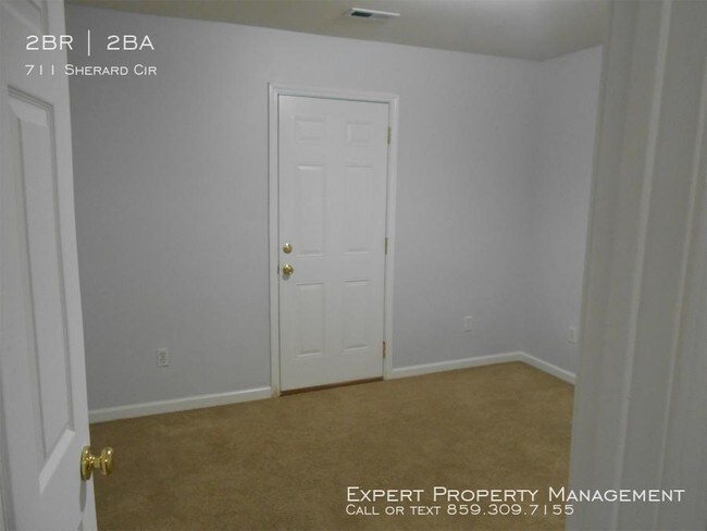 Foto del edificio - 711 Sherard Cir