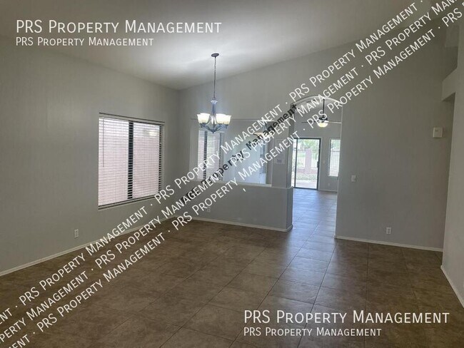 Building Photo - 2152 W Myrtle Dr