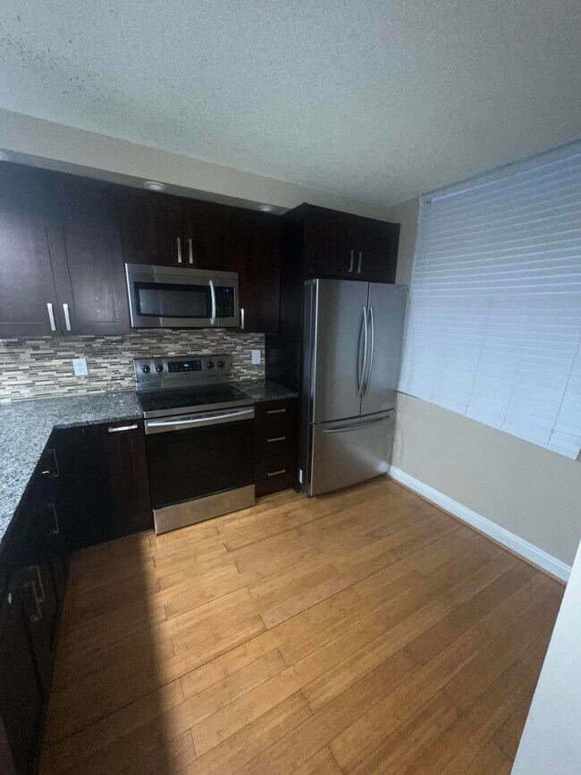 Foto del edificio - 2771 Village Blvd