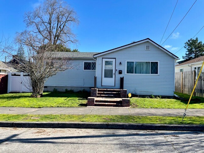 Building Photo - Bright and Beautiful 3 Bed 1 Bath House -N...