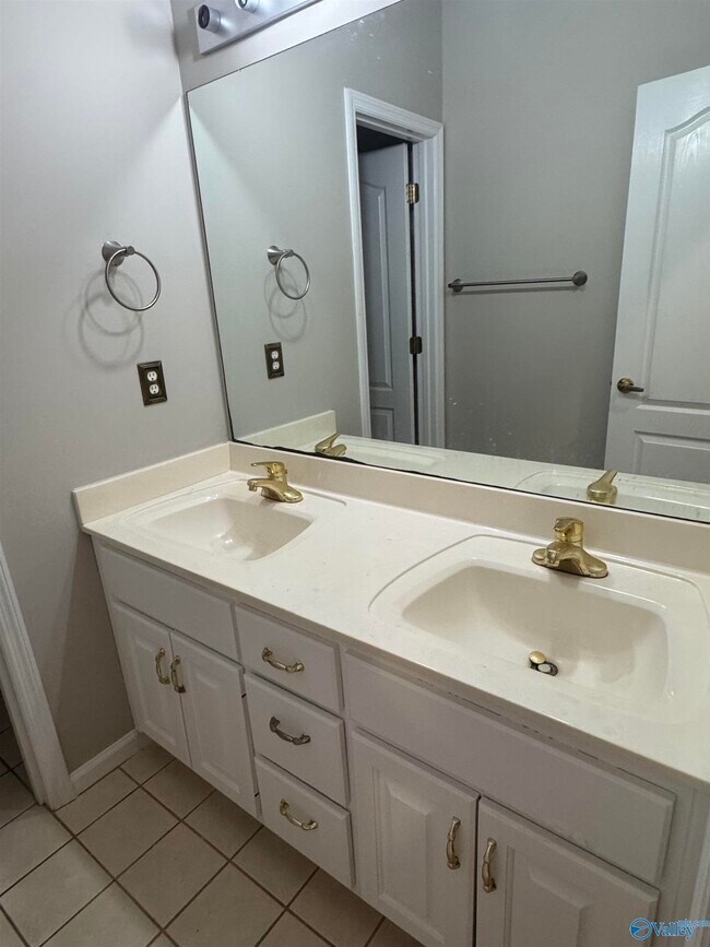 Foto del edificio - 113 Montrose Dr