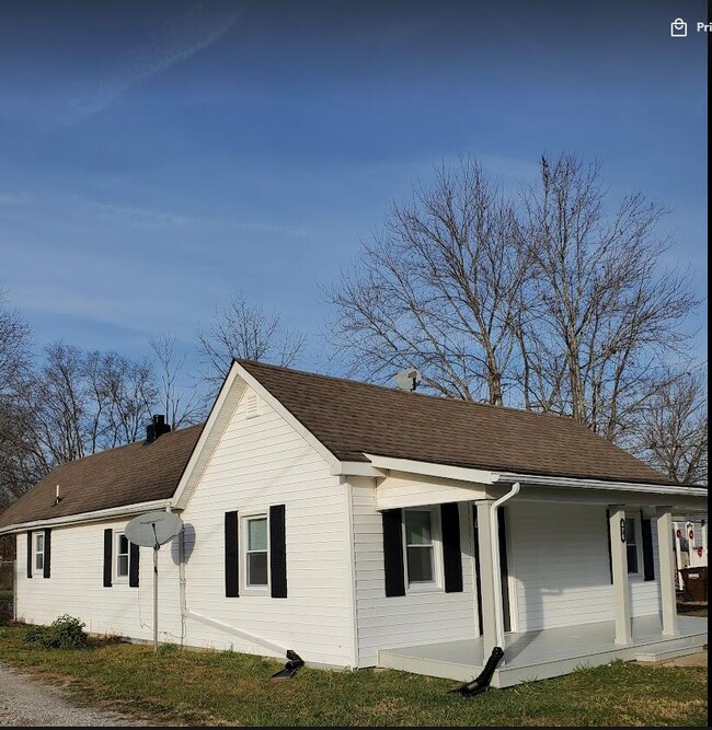 Building Photo - 476 Elm St
