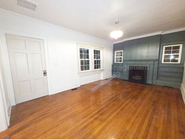 Foto del edificio - 907 Hines St W