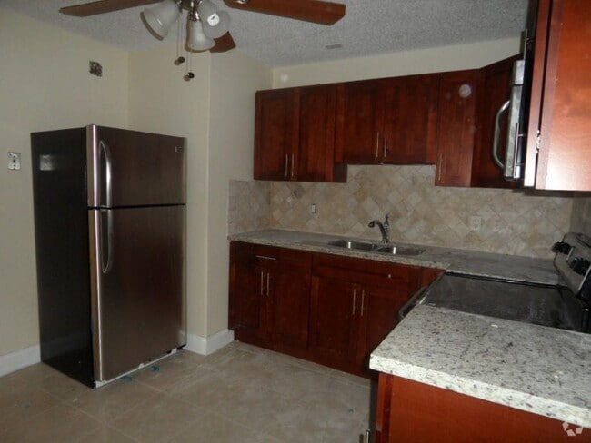 Building Photo - 2724 SW 46th St