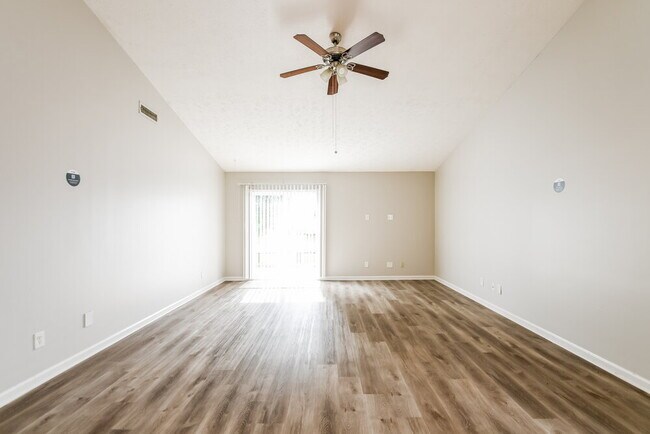 Building Photo - 5220 Mesa Verde Dr
