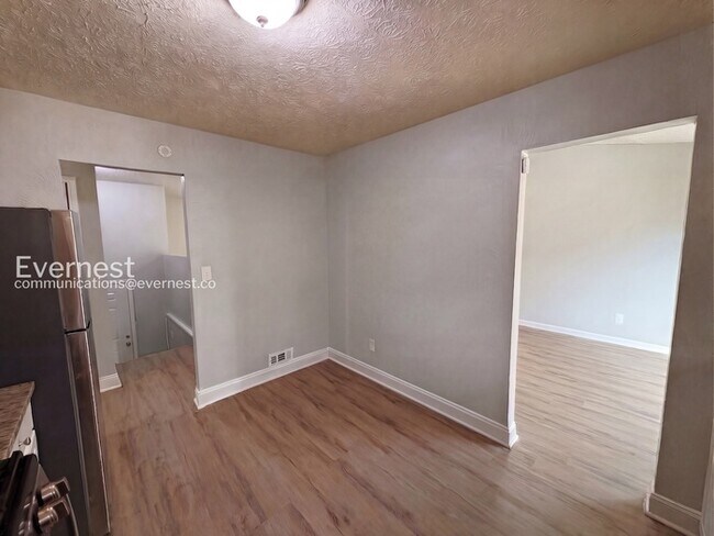 Foto del edificio - 426 Park Ridge Cir