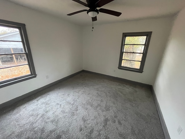 Foto del edificio - 754 Raymond Rd