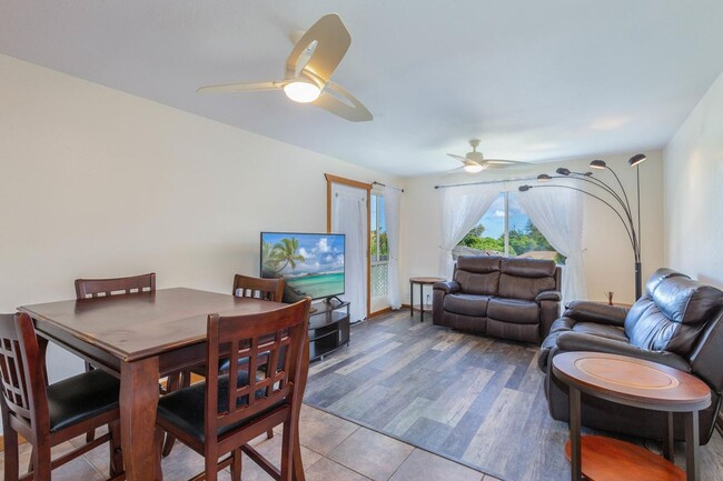 Building Photo - Upgraded and furnished 3 bedroom, 2 bath e...