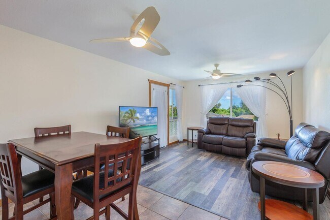 Foto del edificio - Upgraded and furnished 3 bedroom, 2 bath e...