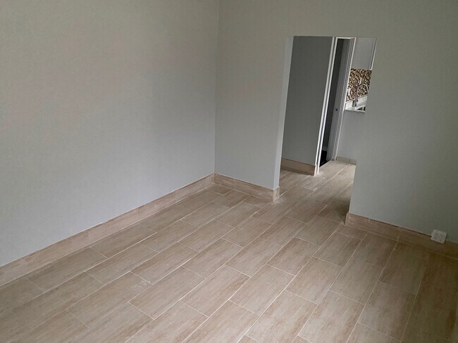 Foto del edificio - 2529 E 13th St