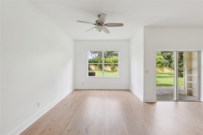 Foto del edificio - 9225 Stone River Pl