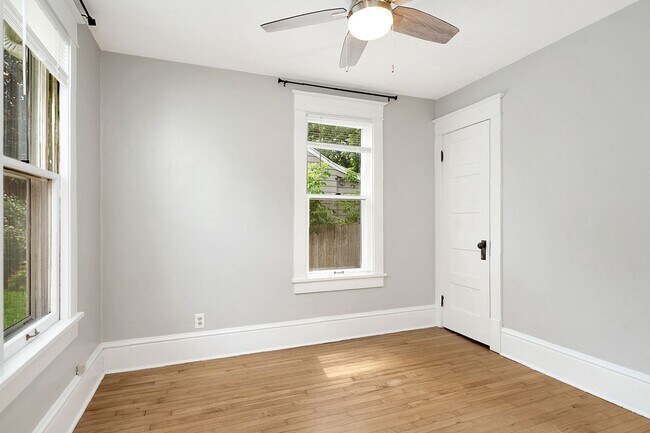 Foto del edificio - 326 S Maple St