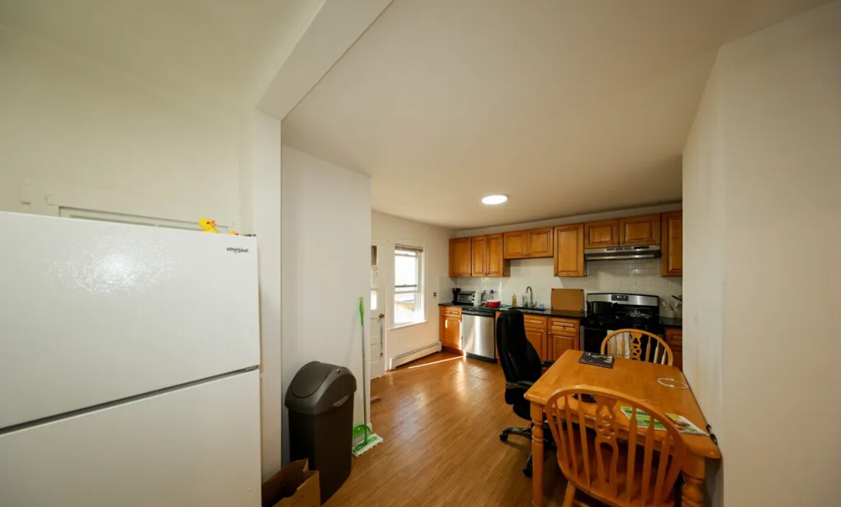 Primary Photo - 17 Princeton St