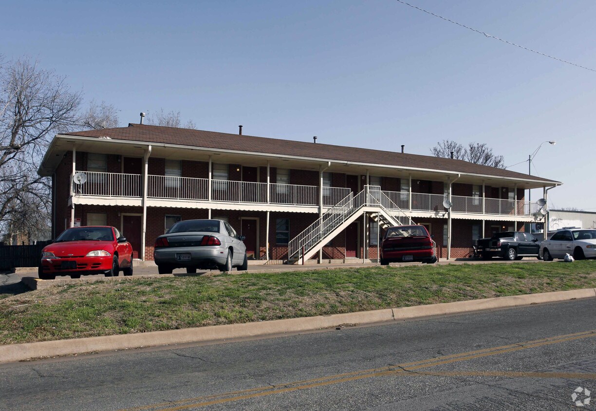 Primary Photo - 3621 S Shields Blvd