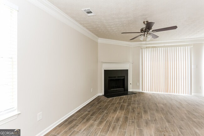 Building Photo - 6621 Ivy Log Dr SW