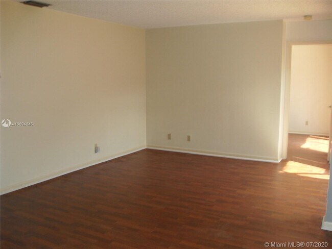 Building Photo - 4453 Carambola Cir S