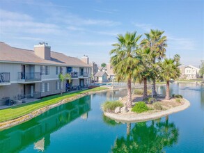 Edgewater Isle Apartments and Townhomes