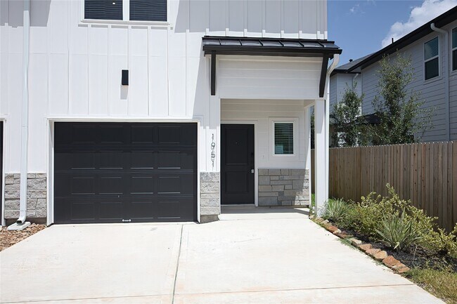 Foto del edificio - 1951 Longmire Villas Ct
