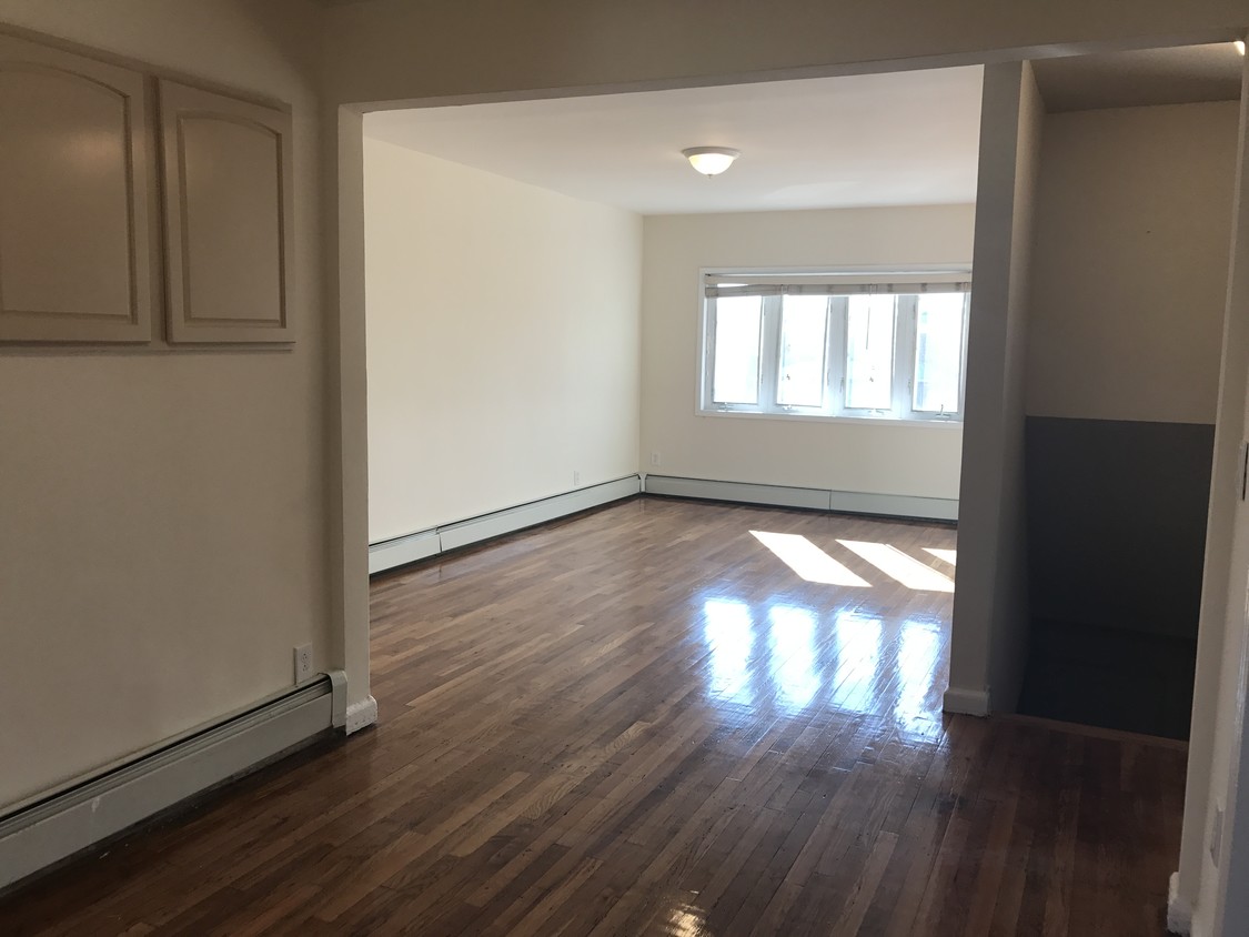 Foto principal - 4161 E Tremont Ave