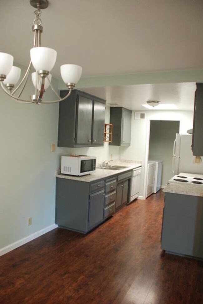 Foto del edificio - Charming 3 Bed 1 Bath Single Story Home