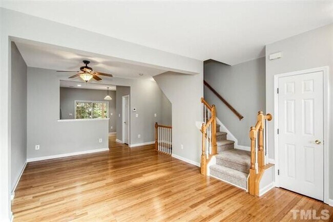 Foto del edificio - Beautifully Updated Brick Townhome - 3 Beds, 3 1/2 Baths