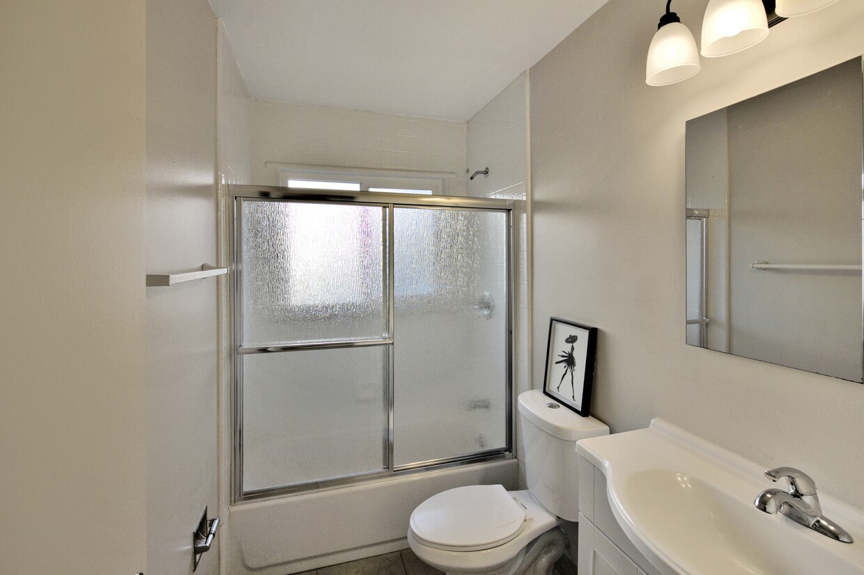 Building Photo - 1513 Amador Ave